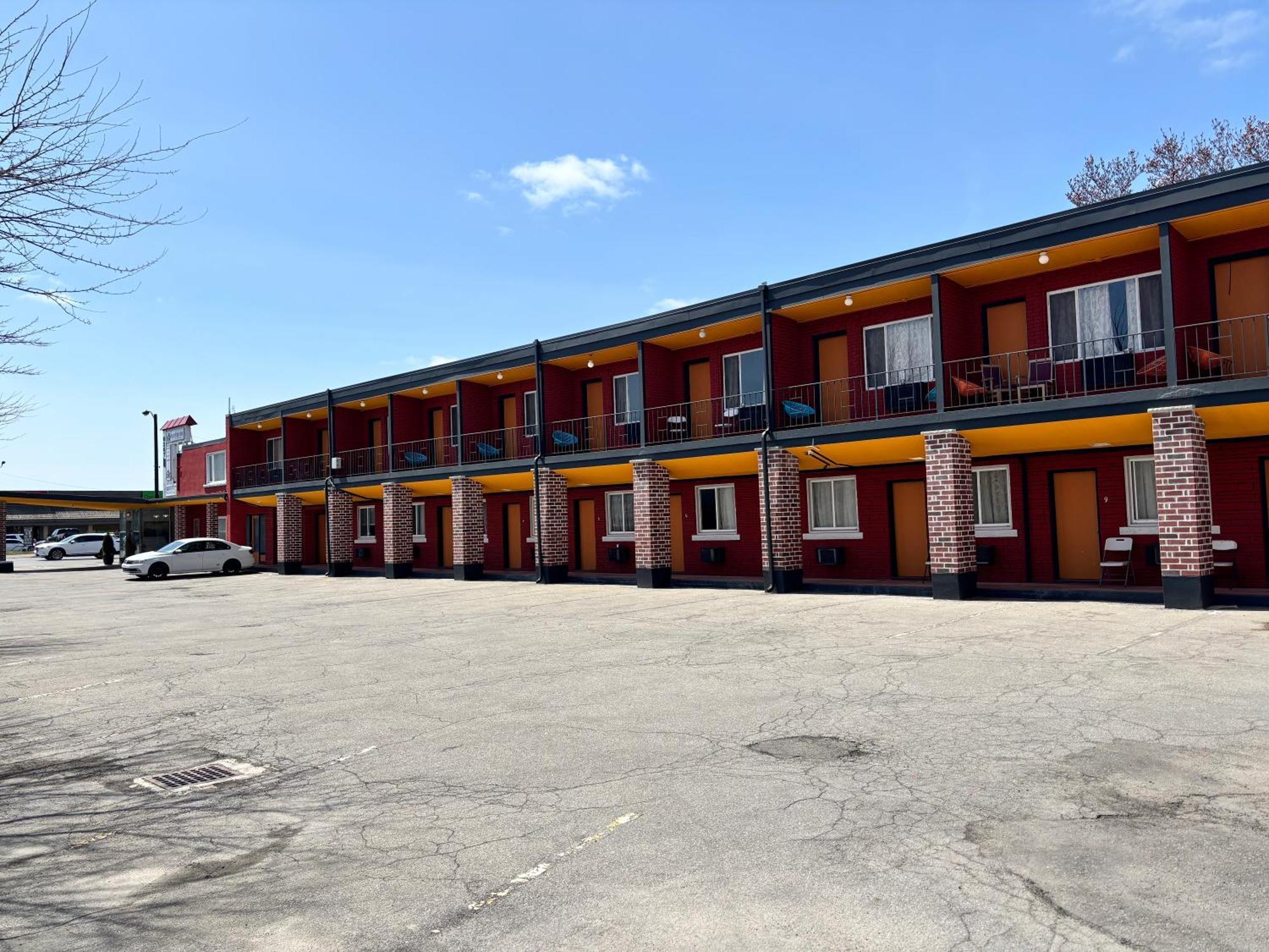 6267 Persepolis Inn Niagara Falls Eksteriør billede